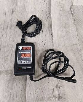 12bc2000t-5 Adventure Power Maintaniner 2000 Battery Charger 12v 2a