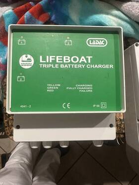 4041lbtri42 Battery Ladac Lifeboat Triple Charger 42vac
