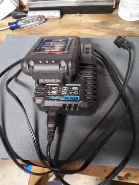 54353 Battery Stacyc 18 Volt 2ah Li-ion Replacement And Charger Working