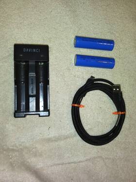 Xxc-988 Davinci 2 Slot Battery Charger And Li-ion Batterys With Usb Cable