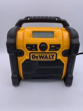 074876 Dewalt Multi-port Radio And Battery Charger