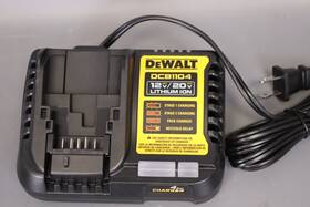 Dcb1104 Dewalt 885911790031 12v And 20v Volt Max Li-ion 4 Amp 120v Ac Battery Charger