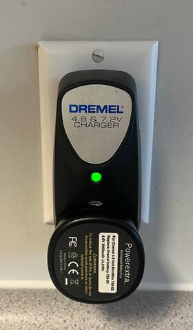 37165 Dremel Wall Charger 2 Batteries For Pet Nail Groomer 4.8v