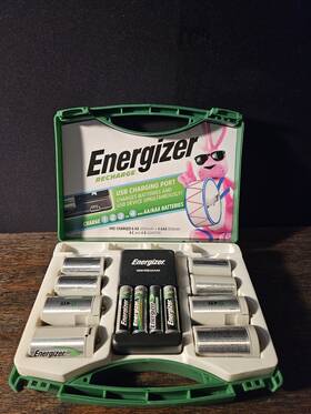 Energizer 039800134851 Recharge 4 Aa Rechargeable Batteries With 1 Charger