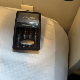 50608 Energizer Rechargeable Aa And Aaa Battery Charger With 4 Nimh Batteries