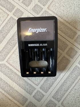 Chplstp-8 Energizer Battery Charger With 4 Aa And Aaa Nimh Rechargeable Batteries