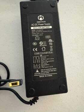 Inmotion 034948032540 Charger Output 84v 2.5a For Lithium Batt Rectangle Charging Connector