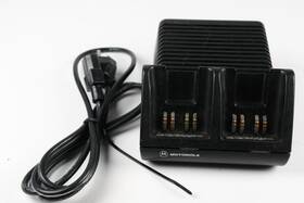 Ntn7510b Motorola Dual Slot Battery Charger Aa16742 For Visar &kvl3000 Keyloader
