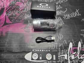 Oop-16-0010 Oakley Rare Vintage Oem 2016 Usb Charger Power Bank Silver New