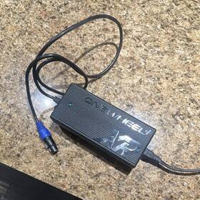 N63g090300 Onewheel Xr Home Charger 63v Mains Ac Power 3-pin Connector