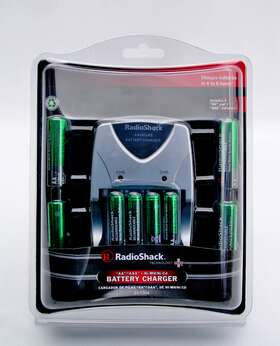 230-1304 Radioshack 040293641290 Radio Shack Rechargeable Batteries And Wall Charger - Model New