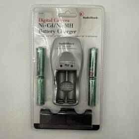 230-0033 Radioshack Digital Camera Ni-cd/ni-mh Battery Charger With 4 Aa Batteries