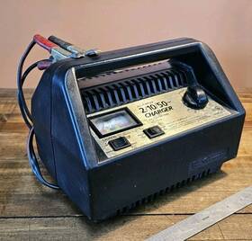 60-pe Schumacher 2/10/50amp 12v Charger Model Tested/works Great Usa