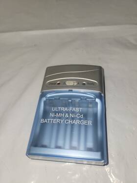 Sunpak 081097140688 2 And 4 Option Quantaray Ultra-fast Ni-mh Ni-cd Battery Charger Aa Aaa Bg