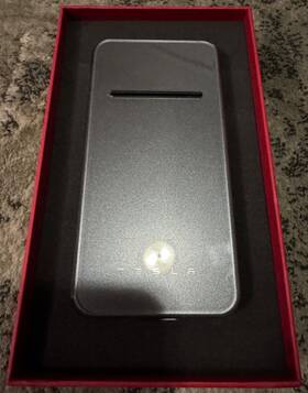 1625885-00-a Tesla Wireless Portable Phone Charger 2.0 - Steel Grey/midnight Silver Metallic