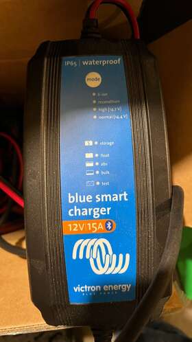 Ip65 Victron Energy 696601988641 Blue Smart 12-volt 15 Amp Battery Charger Bluetooth