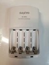 Sanyo White Battery Charger For Rechargeable Batteries Ni Mh - Only Euc. Fixed Price $8.50.
